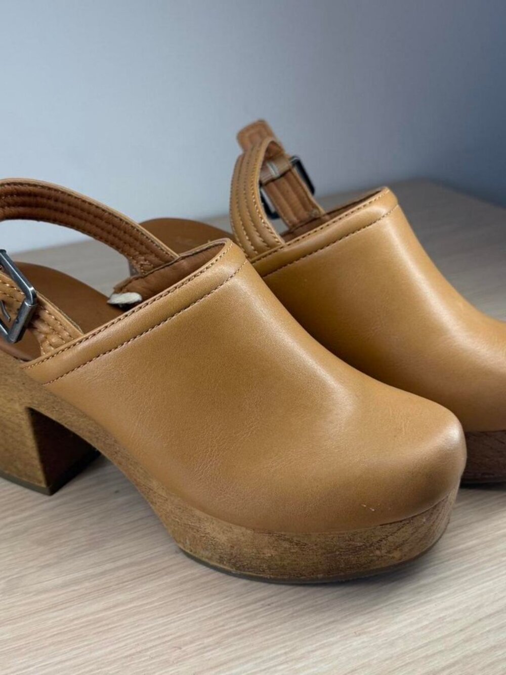 Universal Thread Women's Tan and Brown Clogs